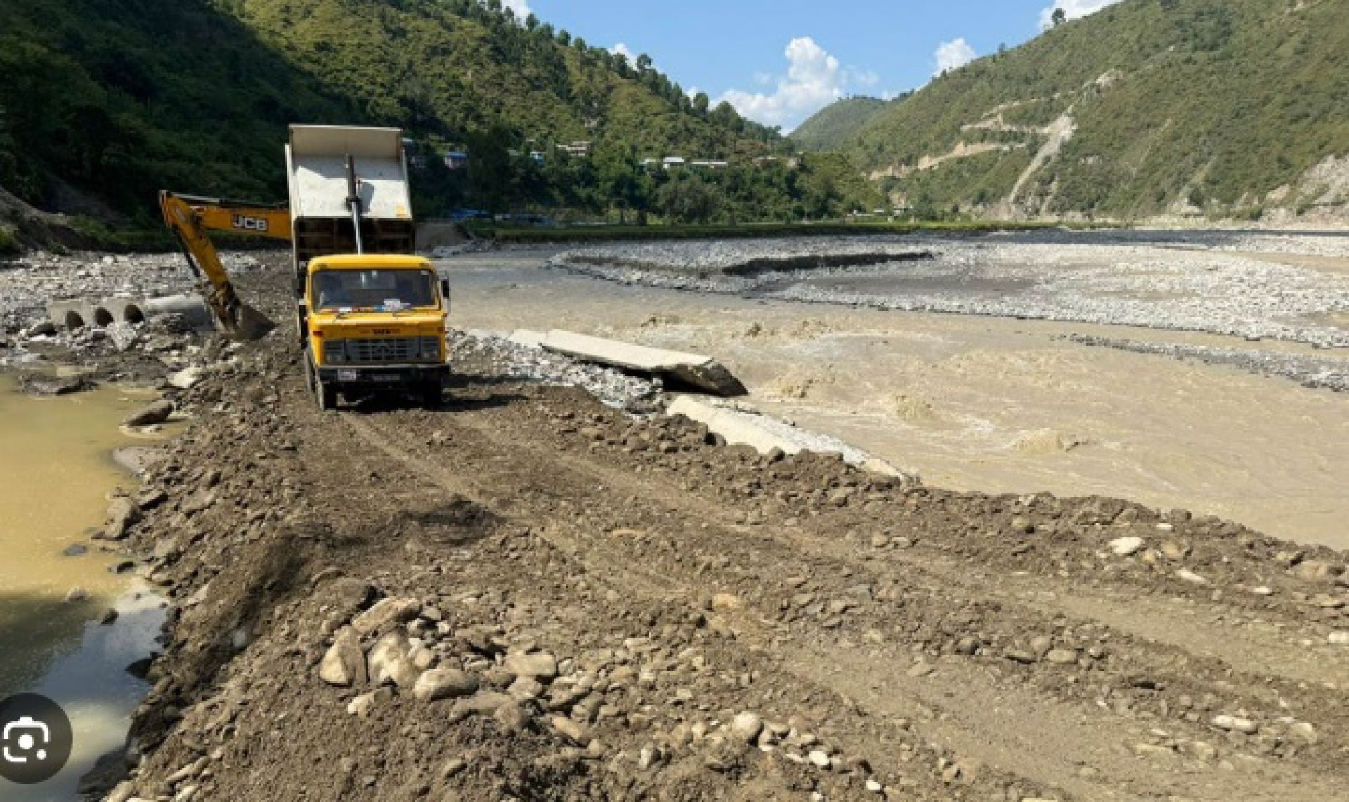 पहिरो र लेदोले अवरुद्ध बिपी राजमार्ग सञ्चालनमा 